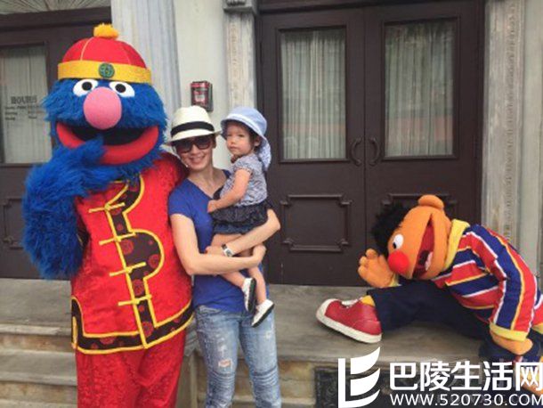 　　舒淇晒与女儿合影