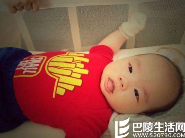 　杨千嬅：微博秀爱子百日照