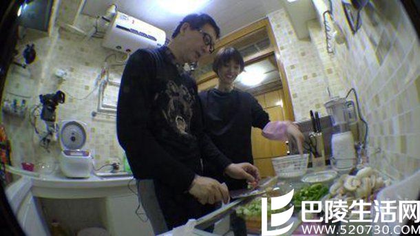 郑爽和爸爸做菜