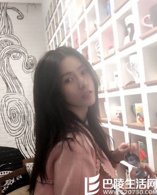 王秋紫气质照 王秋紫气质照