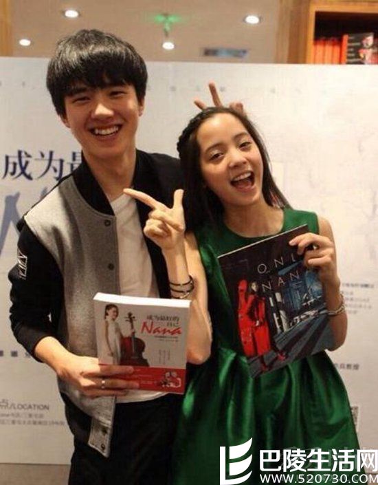 欧阳娜娜和刘昊然开心合影 欧阳娜娜和刘昊然开心合影