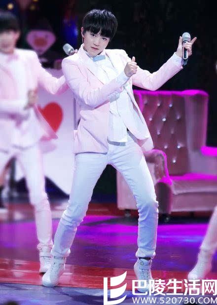 “完美男神”和“年度人气大赏”双冠王