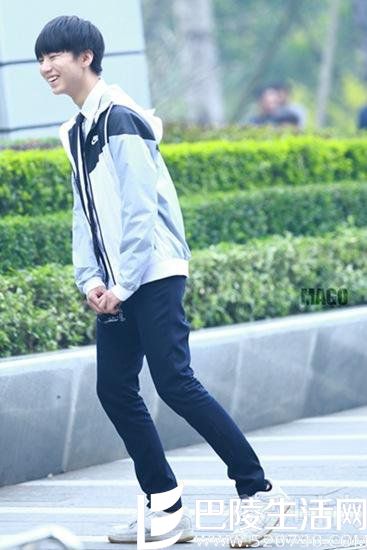 穿长裤是因为腿上有疤