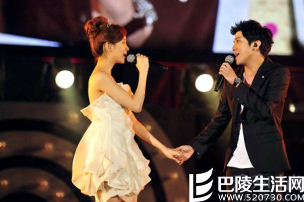 徐贤郑容和牵手照