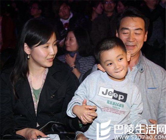 寇振海带家人出席活动 寇振海带家人出席活动