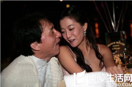 成龙与吴绮莉亲密