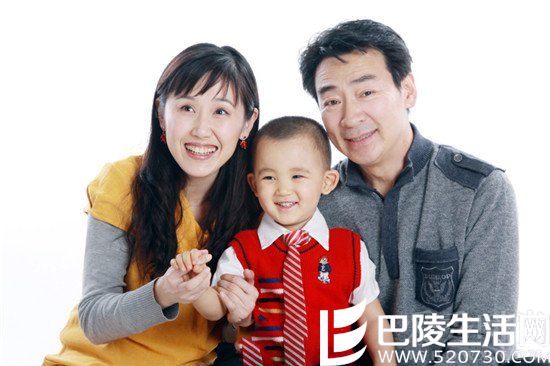 寇振海一家人幸福照 寇振海一家人幸福照