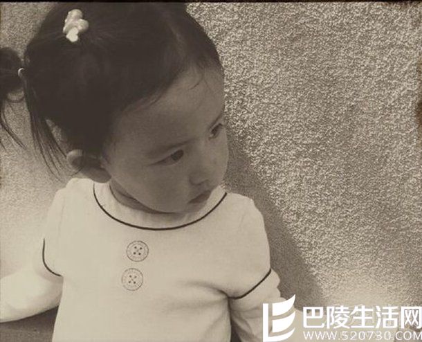　黄磊晒小女儿近照