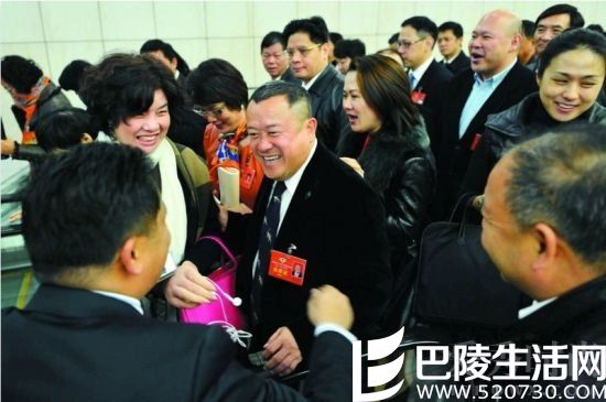 曾志伟样子轻松会记者 曾志伟样子轻松会记者