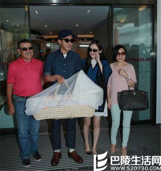 一家人接杨幂和女儿 一家人接杨幂和女儿