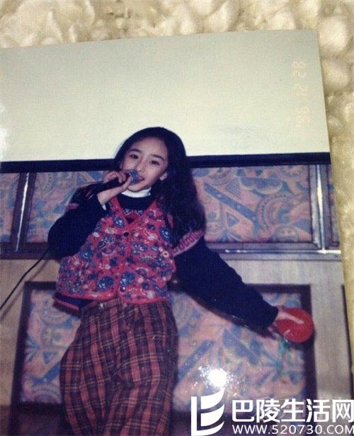 杨幂小时穿灯笼裤 杨幂小时穿灯笼裤