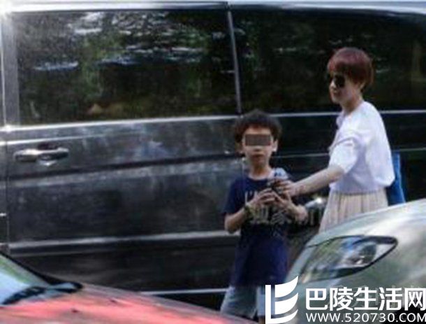 海清和儿子现身