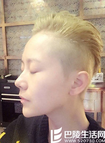 海清在微博晒出“帅气”自拍