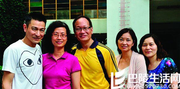 刘德华与同学聚会照片 刘德华与同学聚会照片