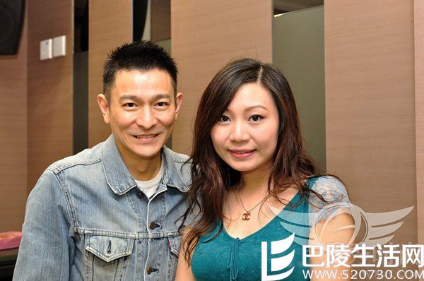 刘德华与老同学合照 刘德华与老同学合照