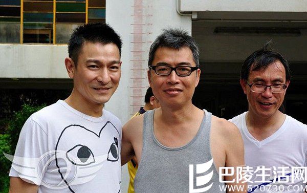 刘德华与昔日校友聚会 刘德华与昔日校友聚会