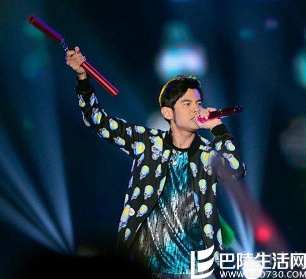 　　周杰伦因双截棍被扣留