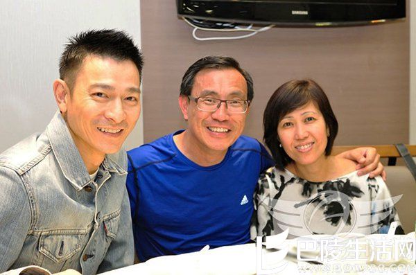 刘德华与同学合照 刘德华与同学合照