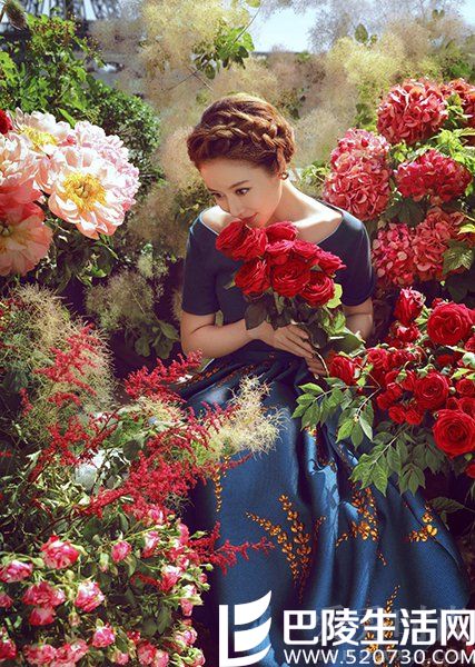 林心如花丛写真