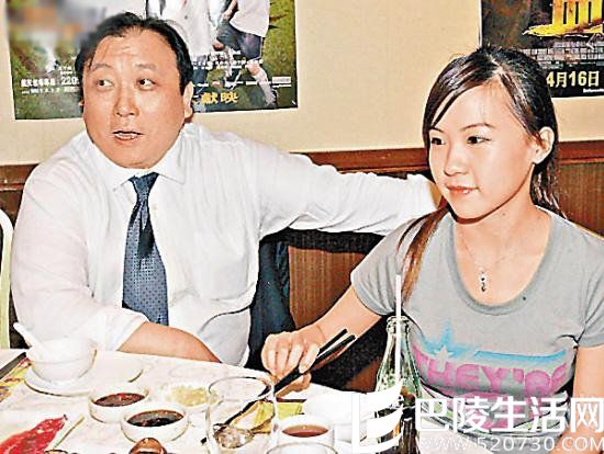 王晶女儿被呛反击男网友太闲