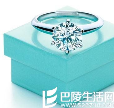 两人婚戒疑为6爪白金钻戒