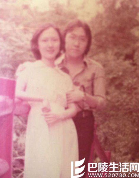 王晶与老婆旧照