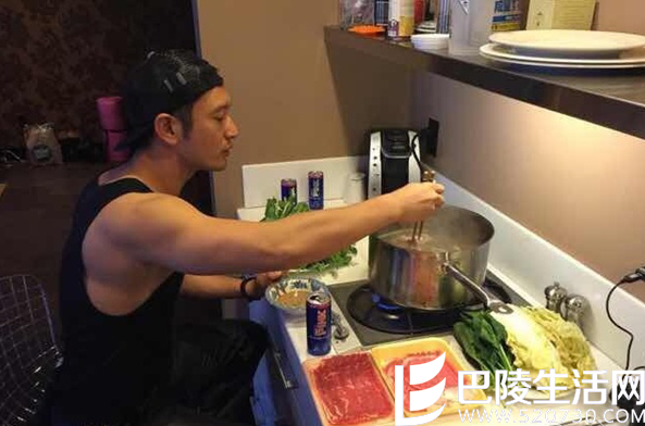 黄晓明晒吃火锅照 黄晓明晒吃火锅照