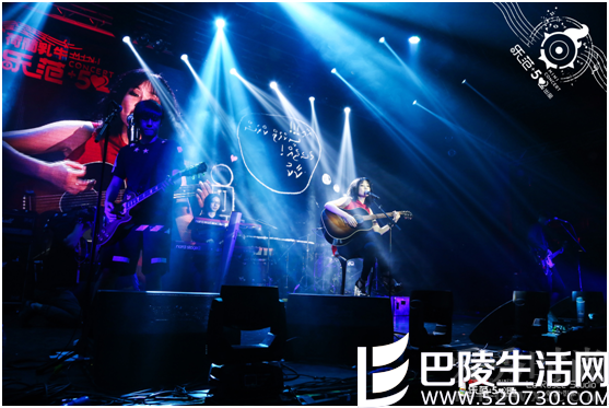 坦称喜欢眼镜男 坦称喜欢眼镜男