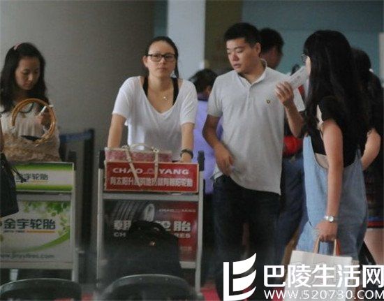 丁俊晖女友现机场 丁俊晖女友现机场