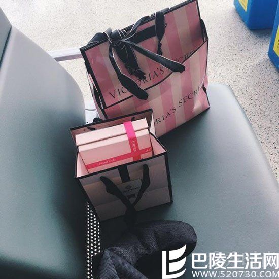 微博晒名牌炫富