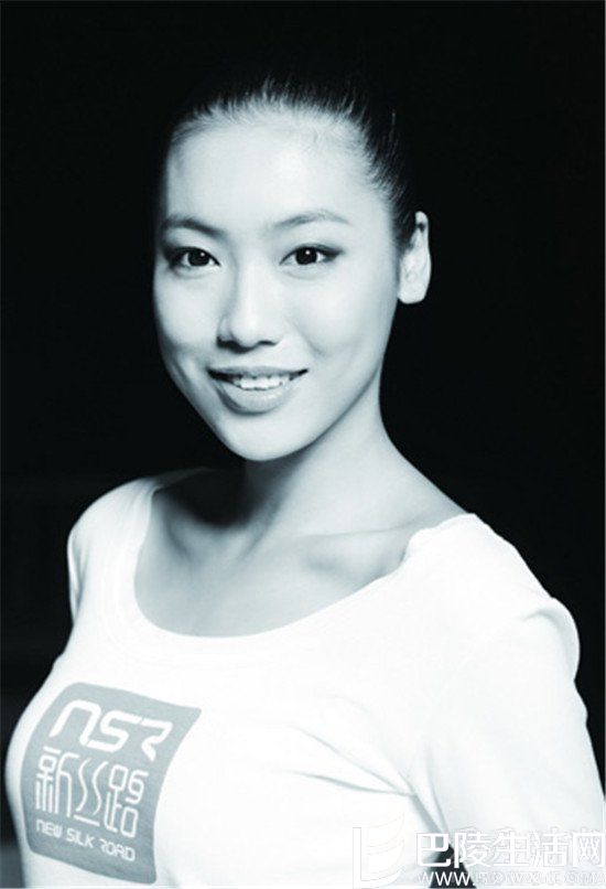 荆灵做易建联背后的女人 荆灵做易建联背后的女人