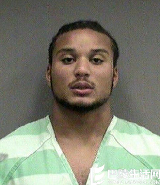 美橄榄球员对警犬咆哮被捕致禁赛