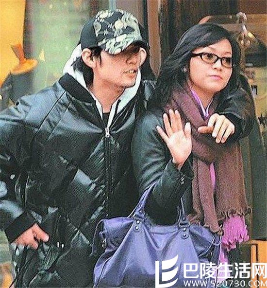 周杰伦侯佩岑勾肩照 周杰伦侯佩岑勾肩照