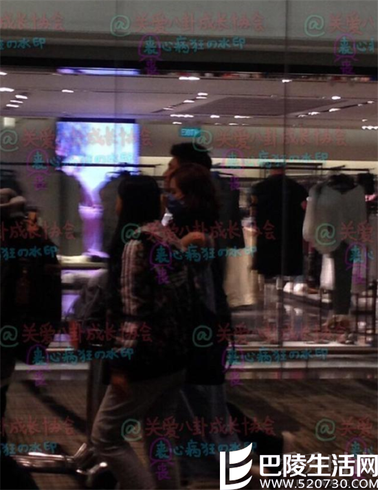 吴奇隆搭肩刘诗诗