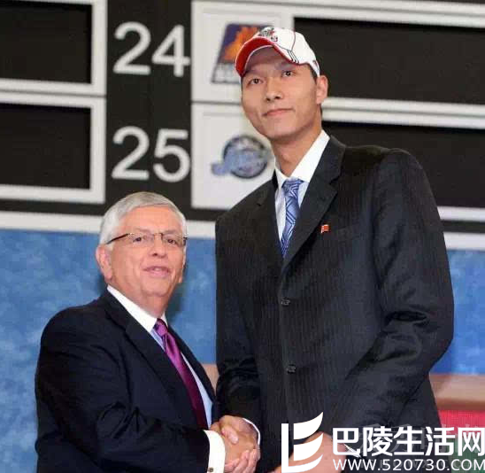 球场上裁判作用