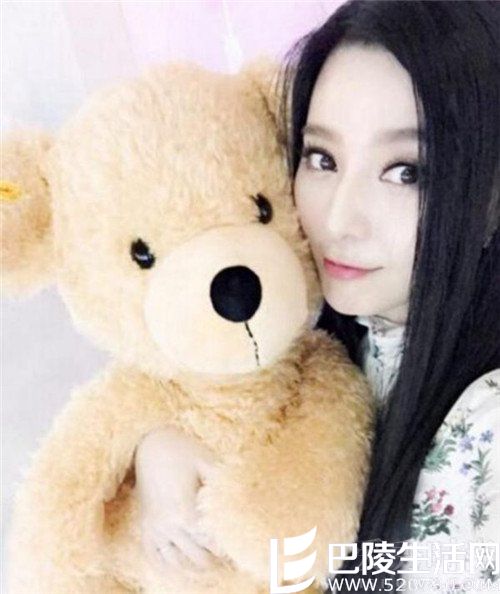 范冰冰无名指戒指抢镜