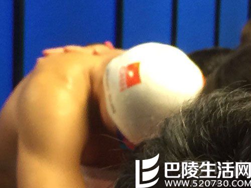 赛后拥抱女记者大哭 赛后拥抱女记者大哭