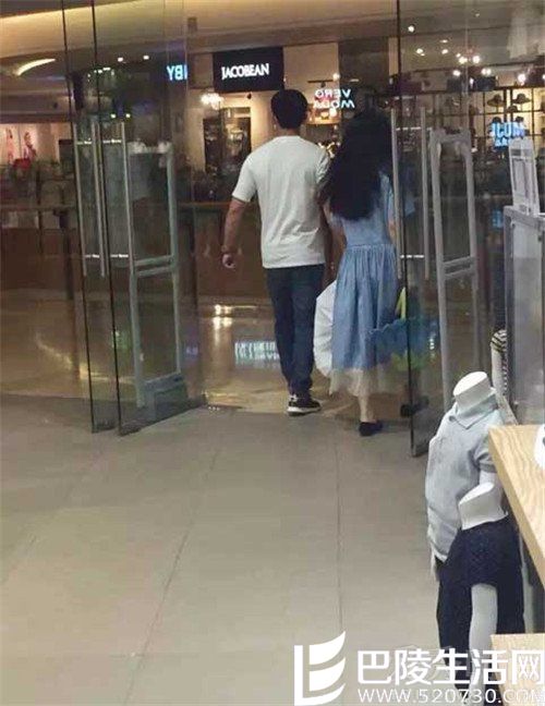 李晨带范冰冰逛街 李晨带范冰冰逛街