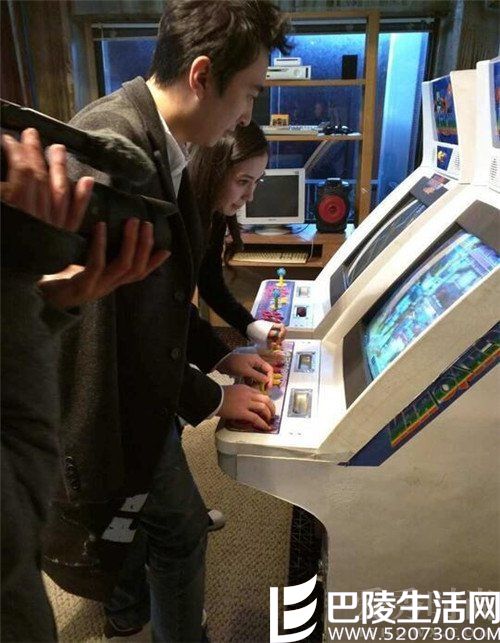 王思聪和Baby打游戏 王思聪和Baby打游戏