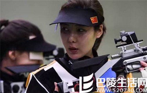 杜丽持枪准备 杜丽持枪准备