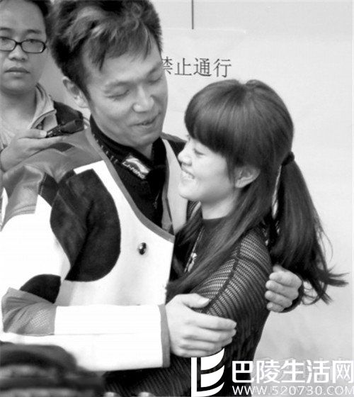 朱启南妻子默默支持 朱启南妻子默默支持