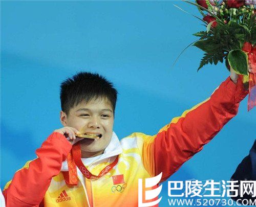 龙清泉举重夺冠 龙清泉举重夺冠