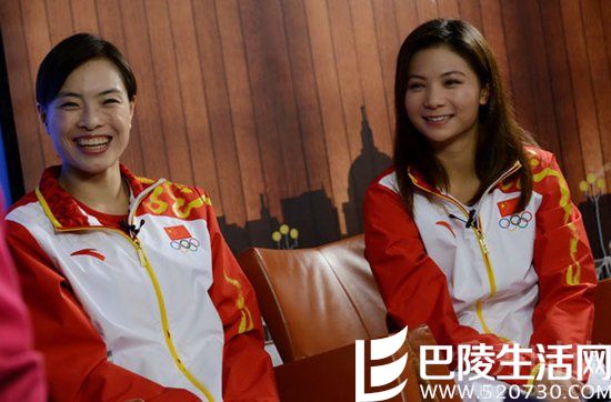 　何姿在接受采访