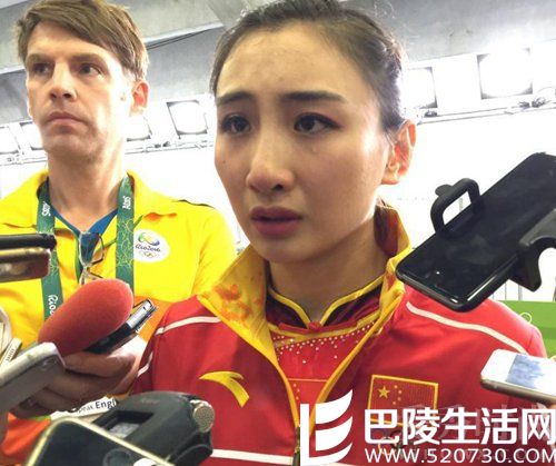 何雯娜接受采访