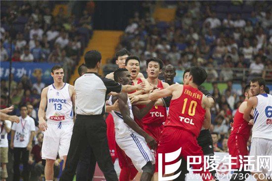 周鹏球场上打架 周鹏球场上打架