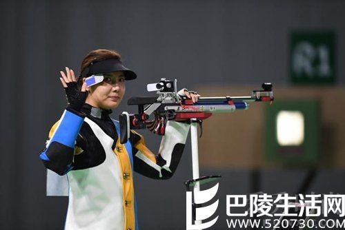 杜丽正在比赛中