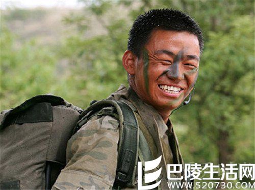 王宝强饰演的许三多 王宝强饰演的许三多