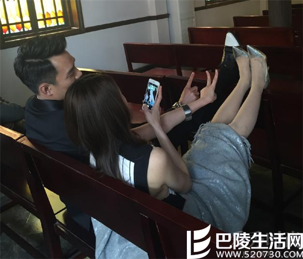 王凯陈乔恩搞怪照 王凯陈乔恩搞怪照