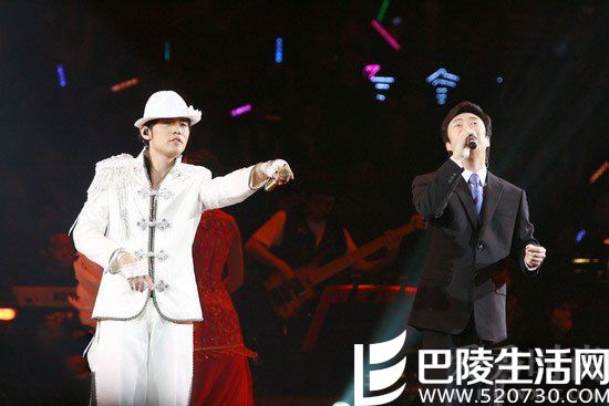 周杰伦费玉清同台演唱