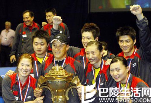 李永波与冠军们合影